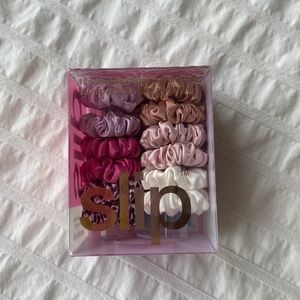 Slip mini scrunchies